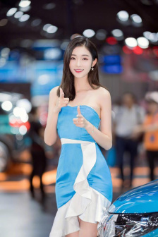 给岳m洗澡